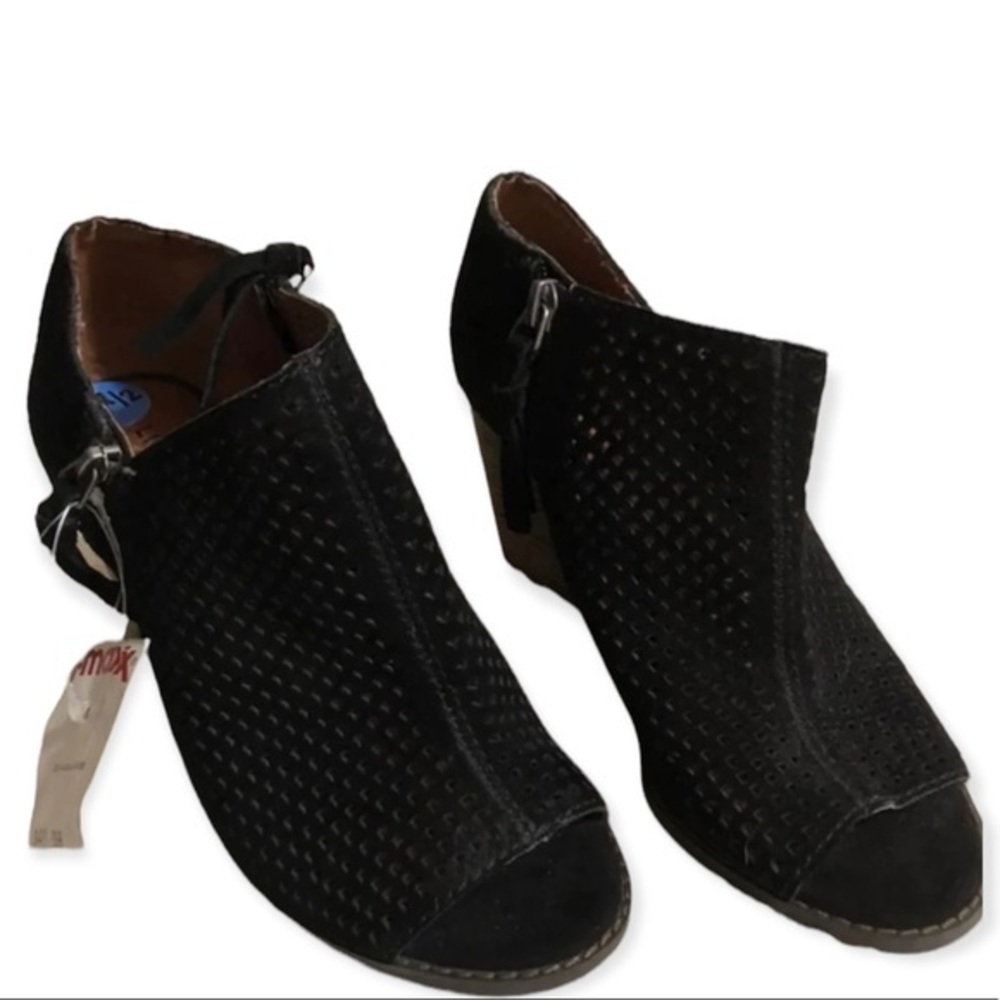 Lucky Brand Shoes Women’s Size 7.5M Side Zip Black New With Tags Leather